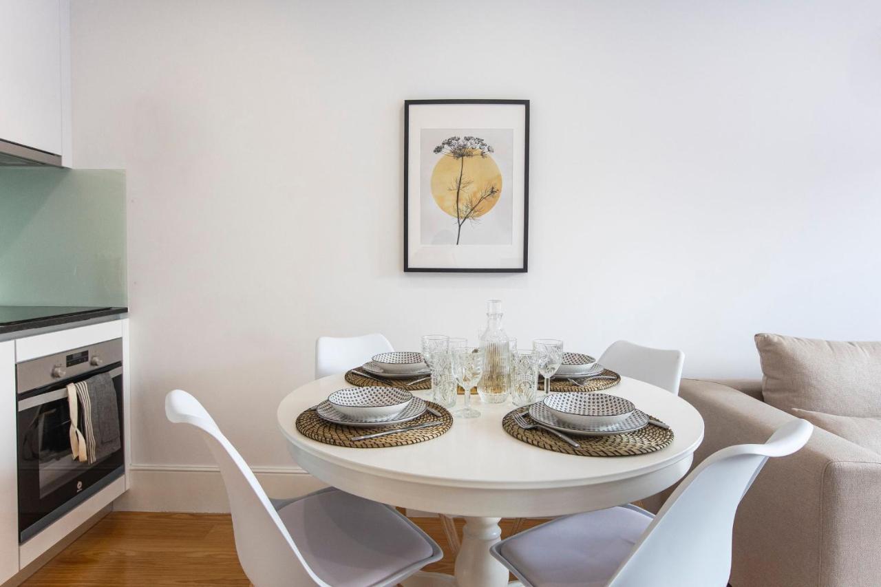 City Center 2Br Flat W/ Ac By Lovelystay 포르투 외부 사진