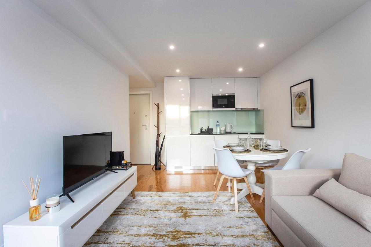City Center 2Br Flat W/ Ac By Lovelystay 포르투 외부 사진