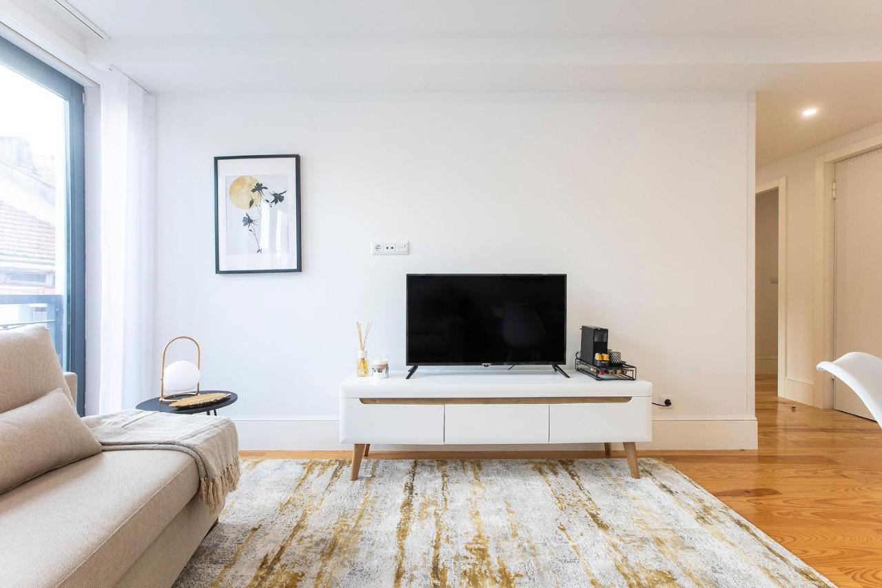 City Center 2Br Flat W/ Ac By Lovelystay 포르투 외부 사진